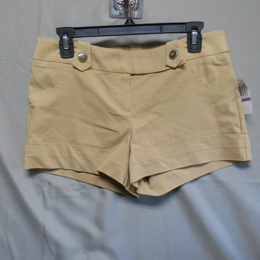 NWT Sele tan shorts junior’s /women’s size 11/12